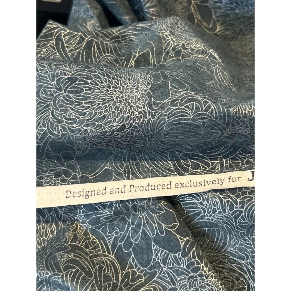 Chrysanthemum Print Cotton Quilting Fabric Blue Silver Shimmer JoAnn 38